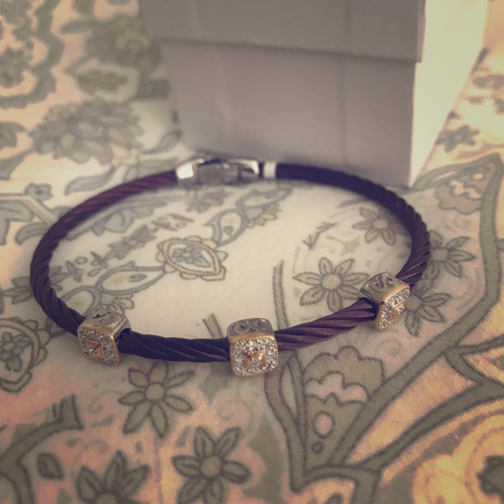 Burgundy And Diamonds In 18kt Gold Alor Bracelet